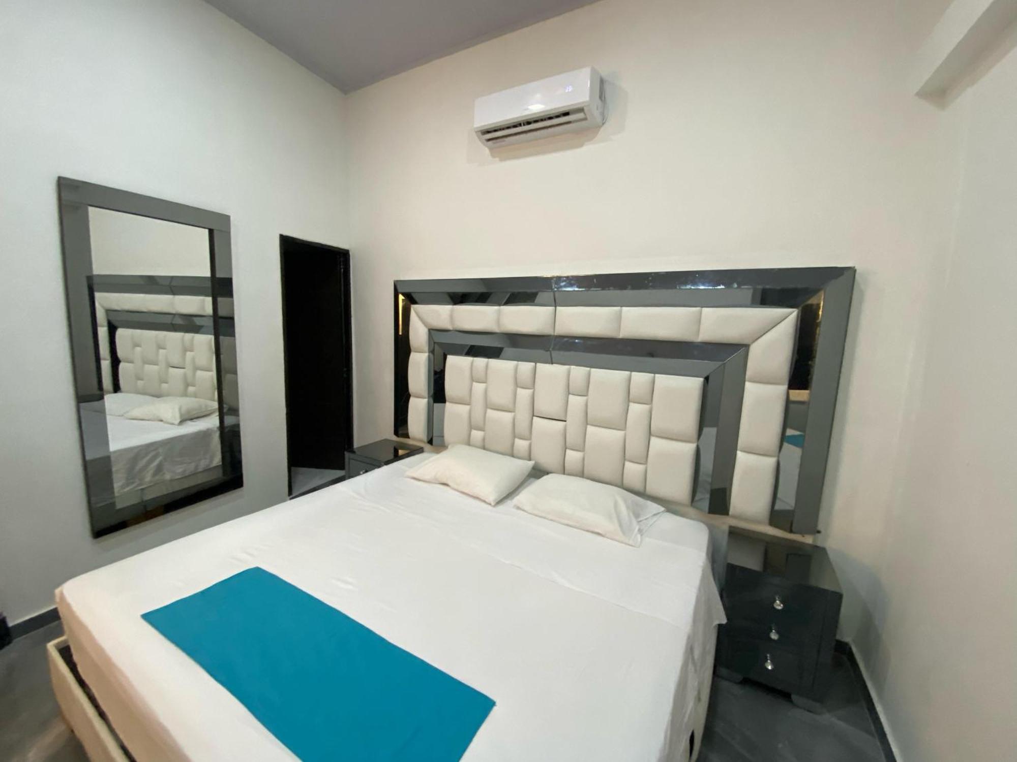 Hotel Hostal Caps Cartagène Extérieur photo