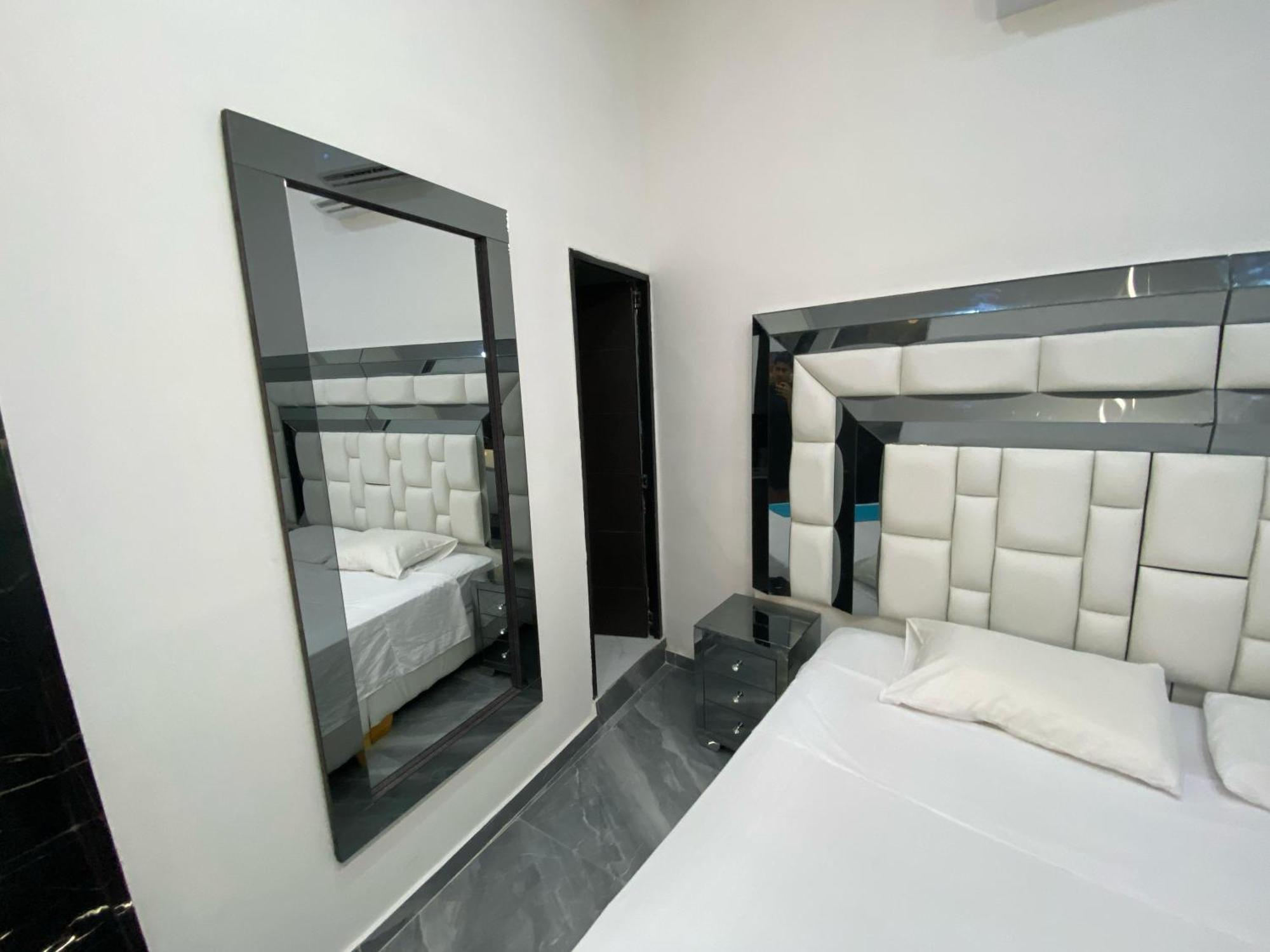 Hotel Hostal Caps Cartagène Extérieur photo